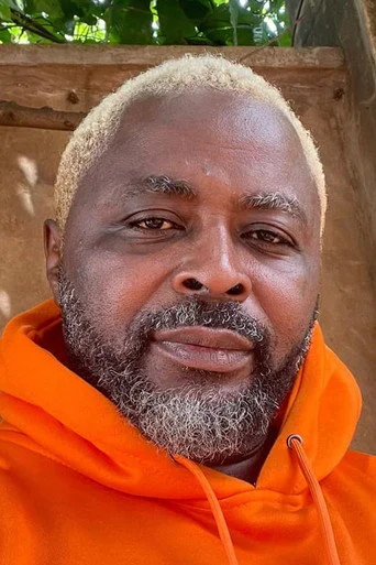 Chân dung Bienvenu Roland Mvoe