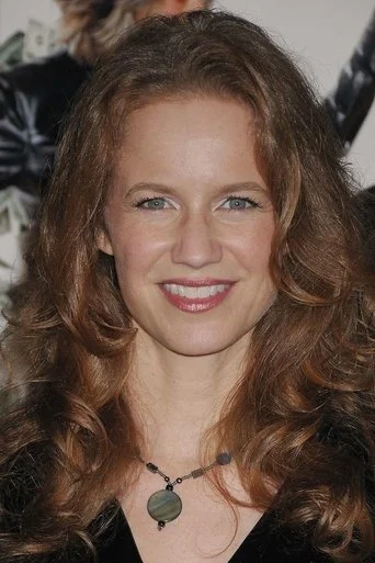 Chân dung Laura Cayouette