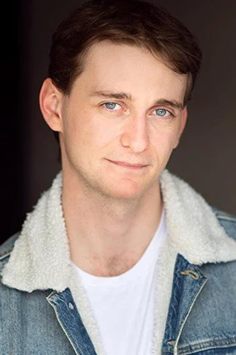 Chân dung Adam Bowes