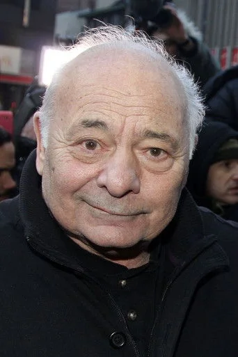 Chân dung Burt Young