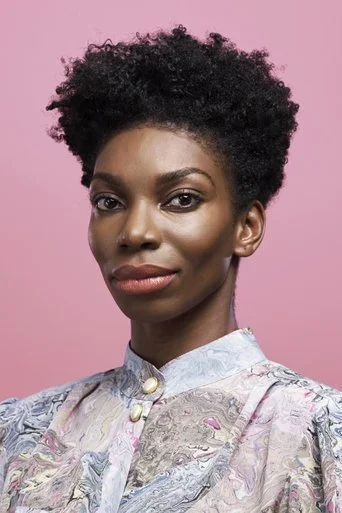 Chân dung Michaela Coel