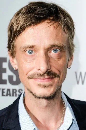 Chân dung Mackenzie Crook