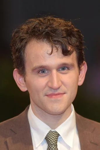 Chân dung Harry Melling