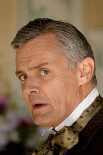 Chân dung Simon Williams