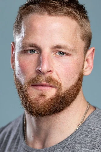 Chân dung Travis Quentin