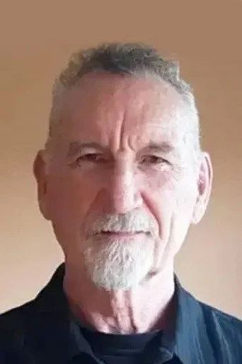 Chân dung Bruce McFee
