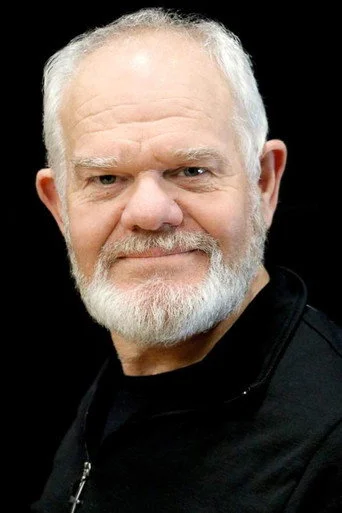 Chân dung Mark Hadlow