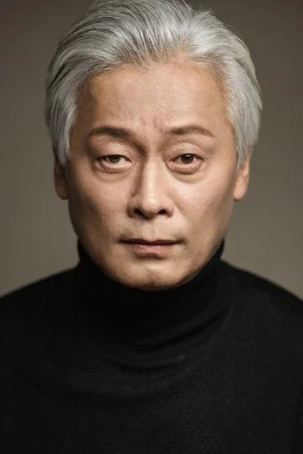 Chân dung Lee Hwang-eui