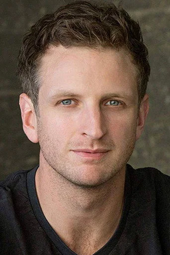 Chân dung Aaron Glenane