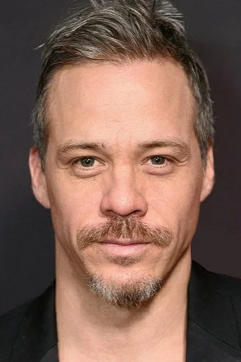 Chân dung Michael Raymond-James
