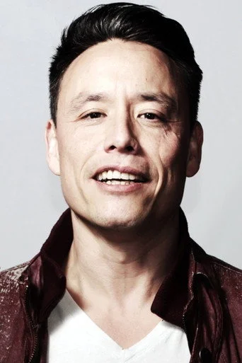 Chân dung Simon Wan