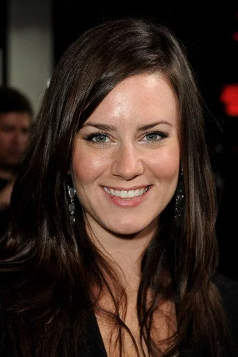 Chân dung Katie Featherston