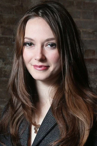 Chân dung Lydia Wilson