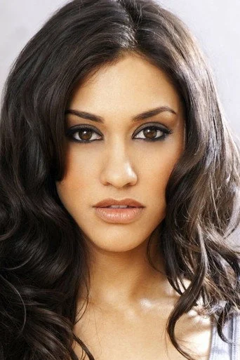 Chân dung Janina Gavankar