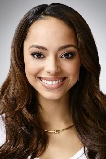 Chân dung Amber Stevens West