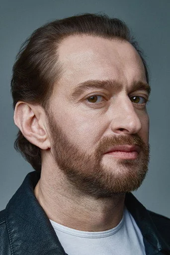 Chân dung Konstantin Khabenskiy