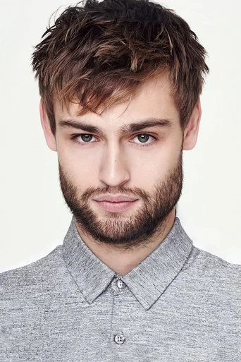Chân dung Douglas Booth