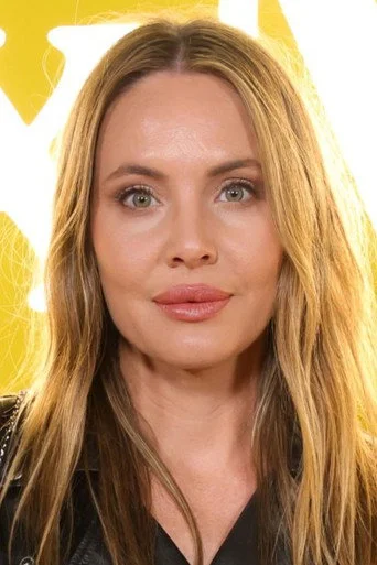 Chân dung Leah Pipes