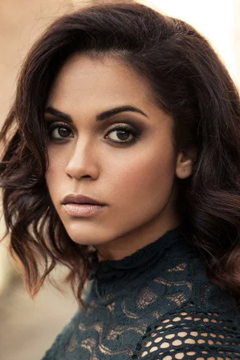 Chân dung Monica Raymund