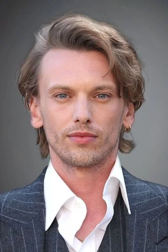 Chân dung Jamie Campbell Bower