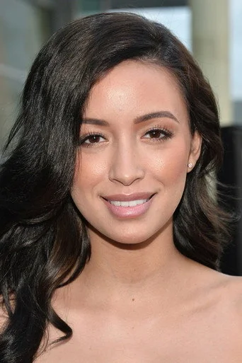 Chân dung Christian Serratos