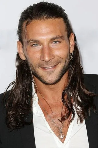 Chân dung Zach McGowan