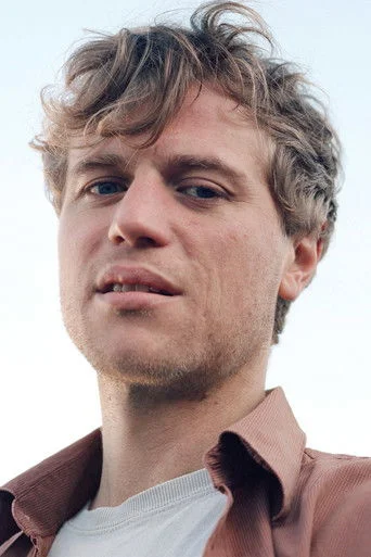 Chân dung Johnny Flynn