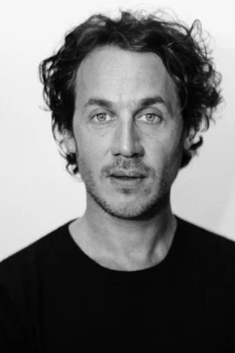 Chân dung Dustin Demri-Burns