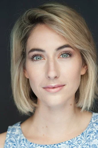 Chân dung Claire Lovering