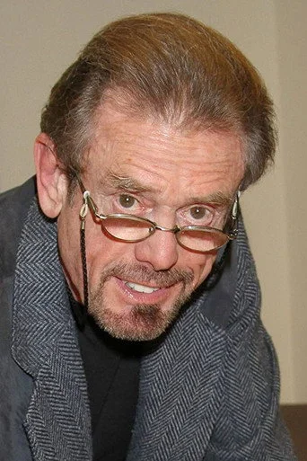 Chân dung Neil Ross
