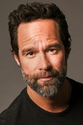 Chân dung Chris Diamantopoulos