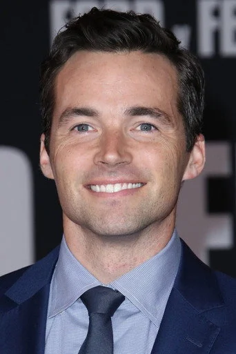 Chân dung Ian Harding