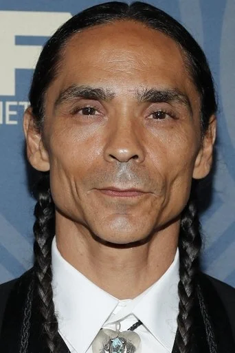 Chân dung Zahn McClarnon