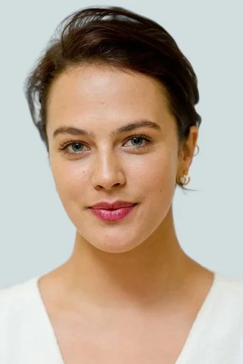 Chân dung Jessica Brown Findlay