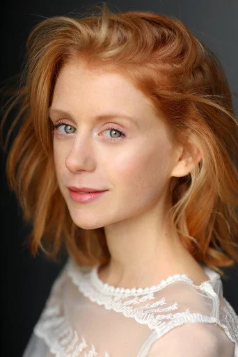 Chân dung Lauren McCrostie