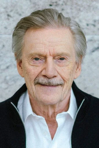 Chân dung Jesper Christensen
