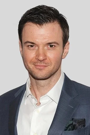 Chân dung Costa Ronin