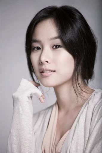 Chân dung Jo Yoon-hee