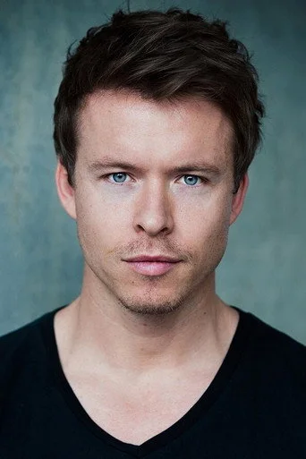 Chân dung Todd Lasance