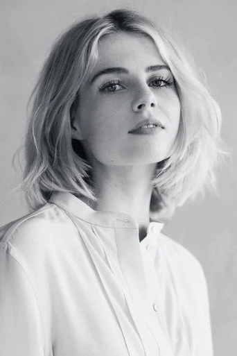 Chân dung Lucy Boynton