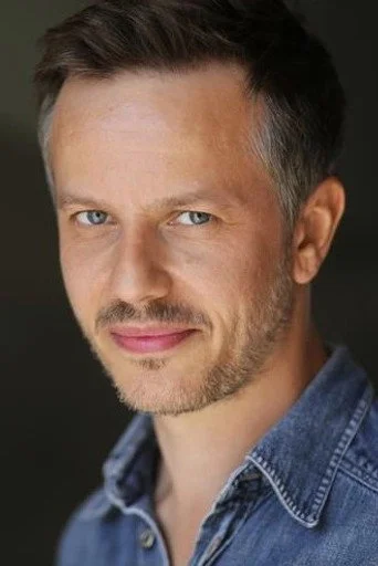 Chân dung Luke de Woolfson