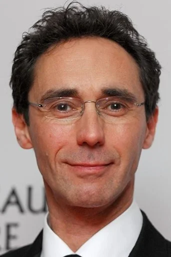 Chân dung Guy Henry