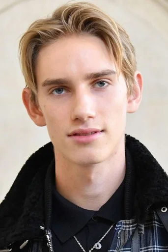 Chân dung Levon Hawke
