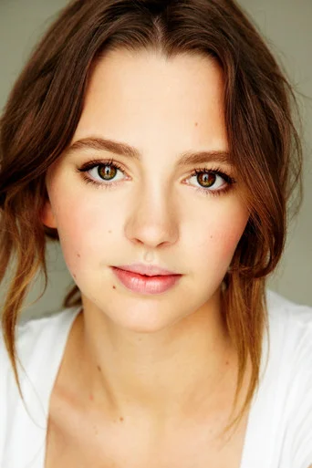 Chân dung Natasha Bassett