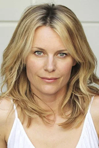 Chân dung Tanya Clarke