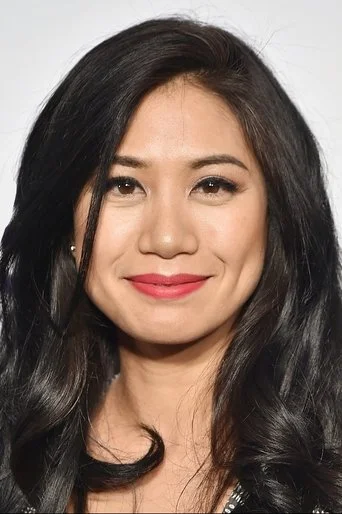 Chân dung Liza Lapira
