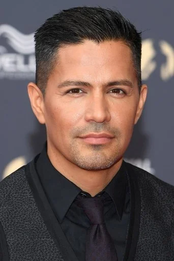 Chân dung Jay Hernandez