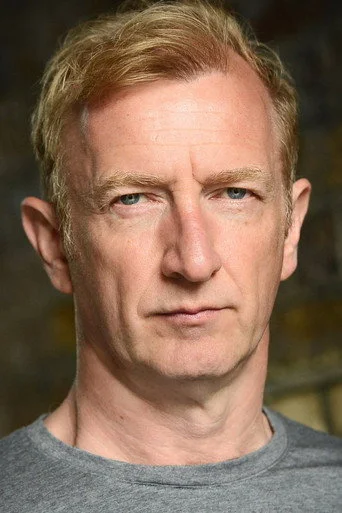 Chân dung Steffan Rhodri