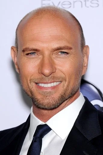 Chân dung Luke Goss