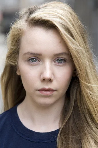 Chân dung Lauren Lyle